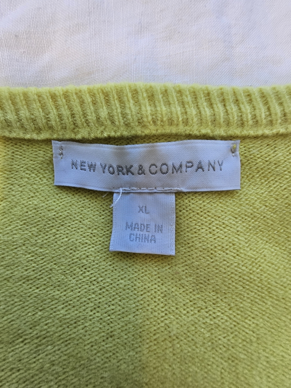 New York & Company Lemon Yellow V-Neck Women's Sweater Size XL - Picture 3 of 7